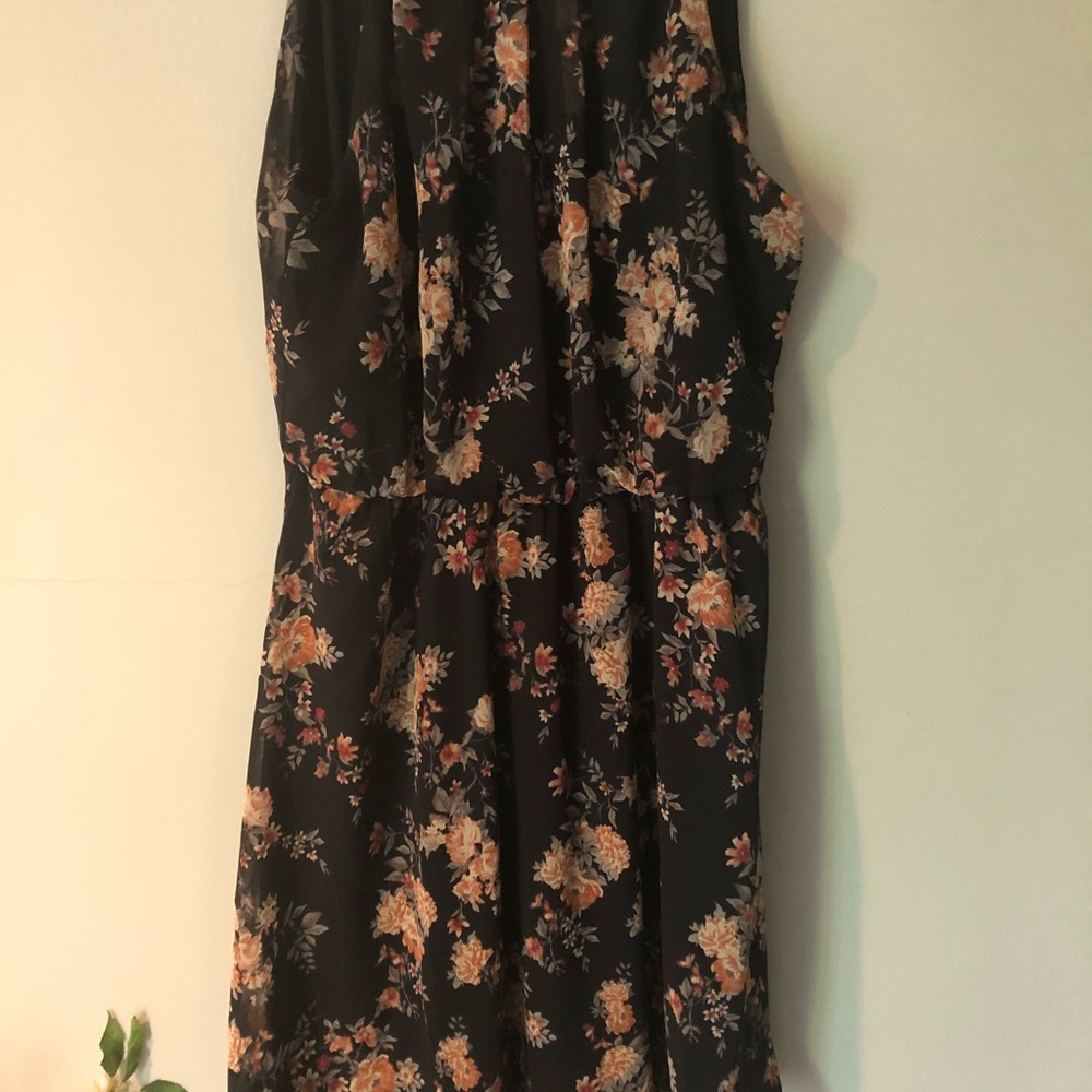 LUSH DRESS - Picture 2 of 5